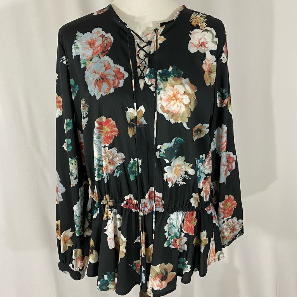 NWOT Chelsea & Theodore Peplum Floral Top